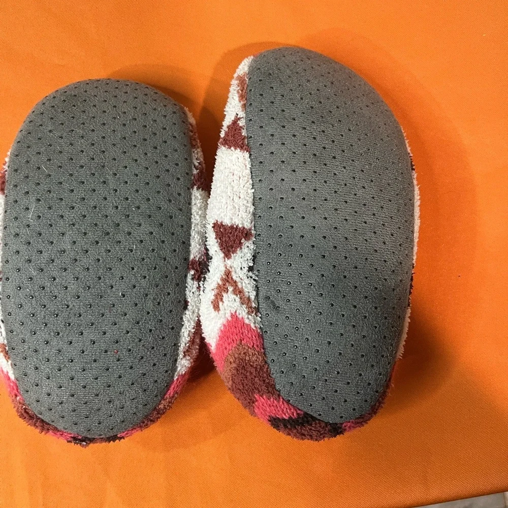 6/$25 Cozy Patterned Kids Slippers - Red and White - Picture 4 of 9